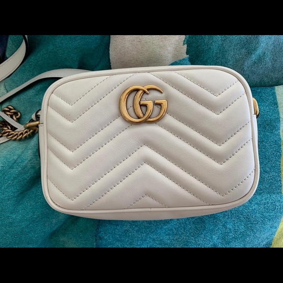 [SOLD] Gucci Marmont Mini Shoulder Bag - Picture 2 of 7